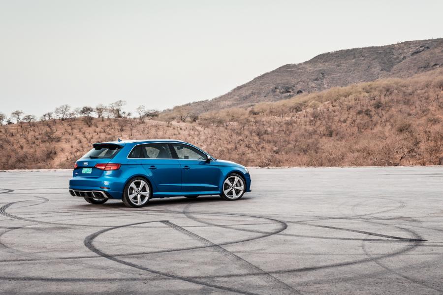  Audi RS3 Sportback (8V) 2017 года  (WW) (фото 27 из 40)